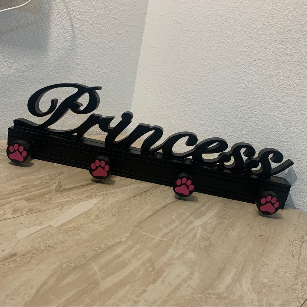 PETS: Wooden Leash Hanger